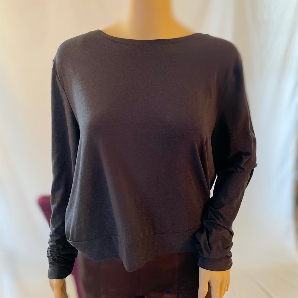Gap Fit Breathe women’s black athletic top with open back detail size XL